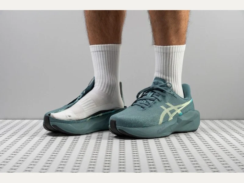 ASICS Novablast 6