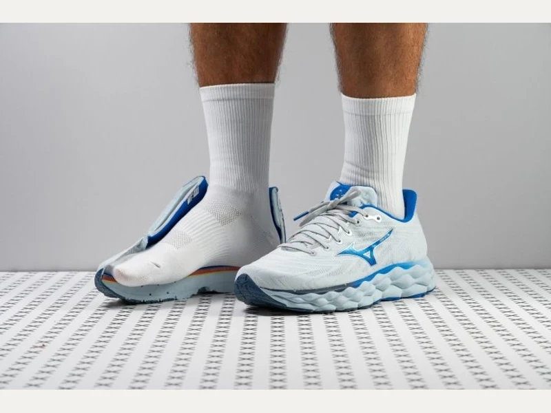 Mizuno Wave SKY 8